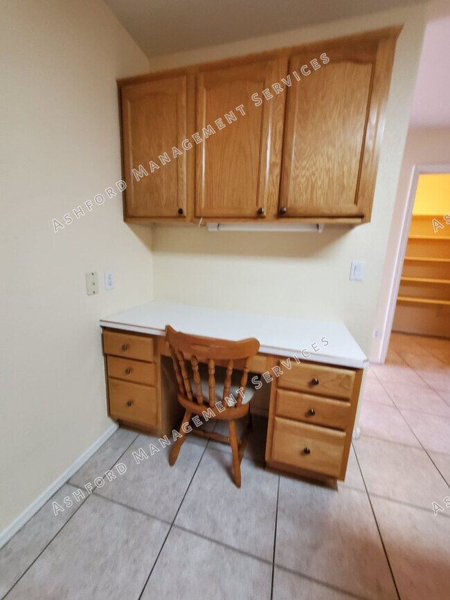 Building Photo - PINNACLE HILL RENTAL WITH MTN VIEWS, FIREP...
