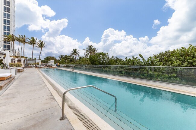 Building Photo - 2301 Collins Ave