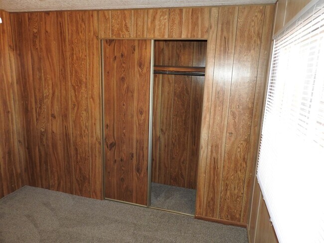 Building Photo - Corner Lot