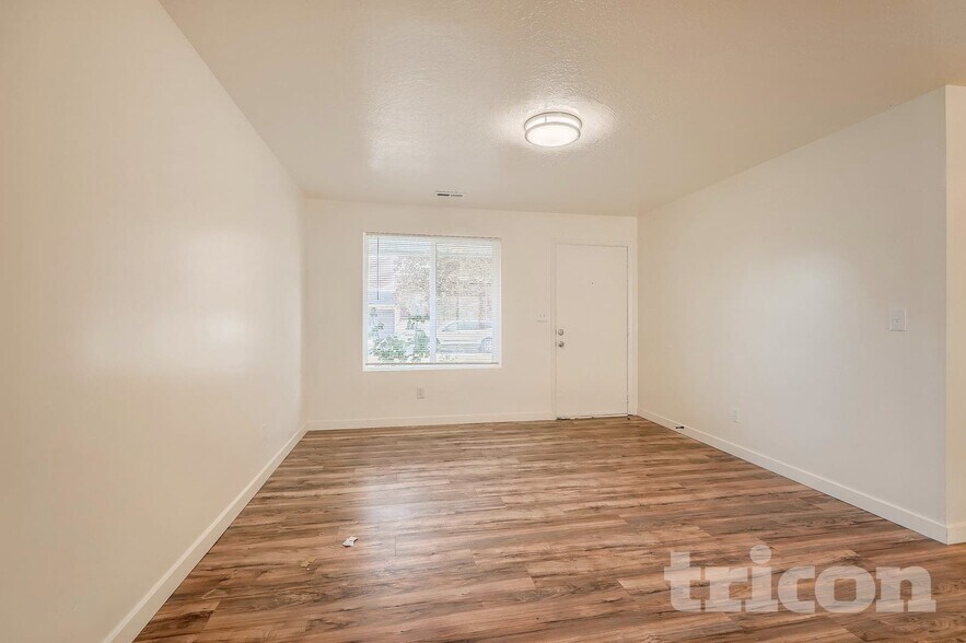 Building Photo - 4889 Milos Dr