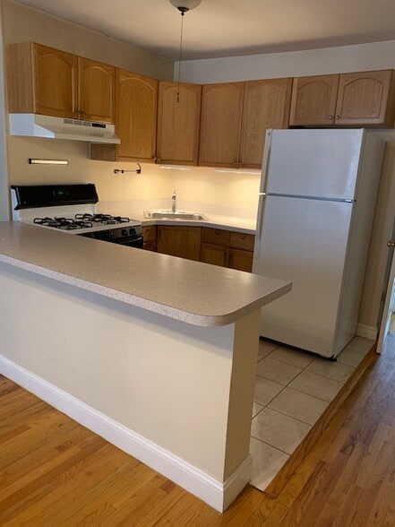 Kitchen - 288 Monmouth St