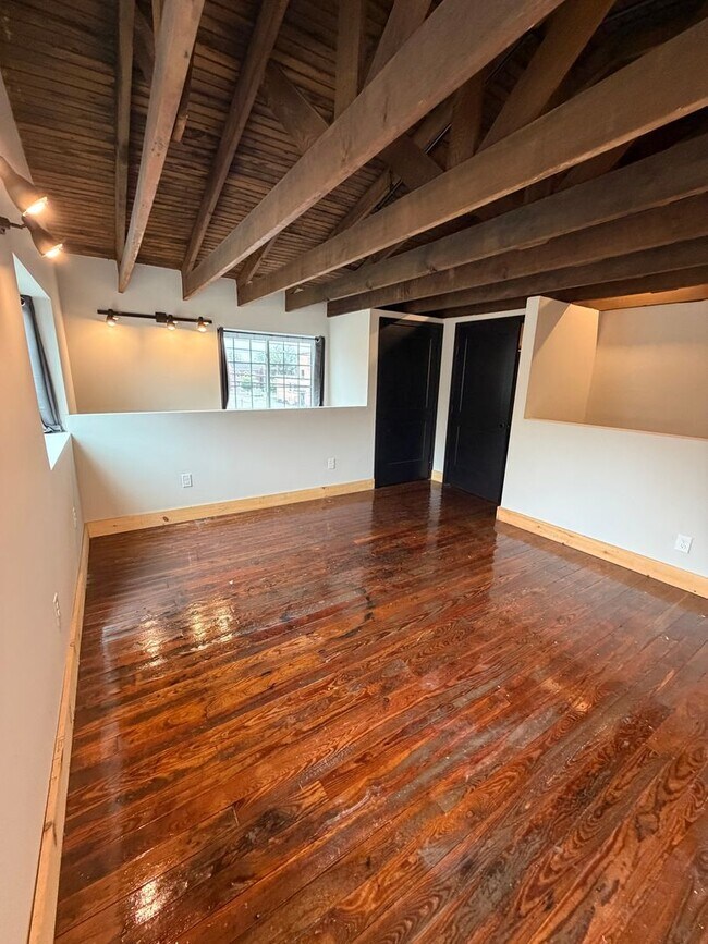 Building Photo - 1 Bed w/ 1.5 bath LOFT apartment with 2 car GARAGE - Hanover, PA