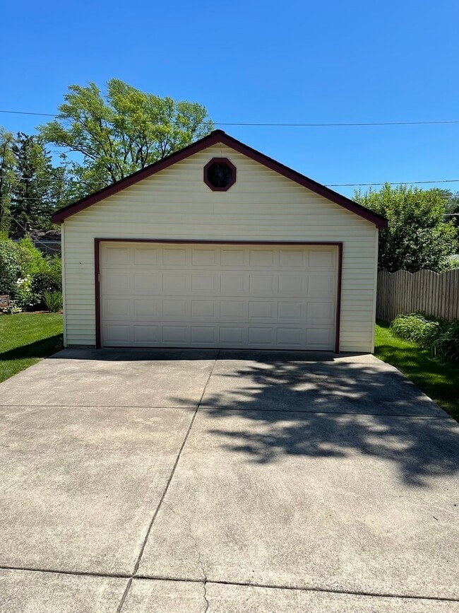 Building Photo - 325 Columbia Ave