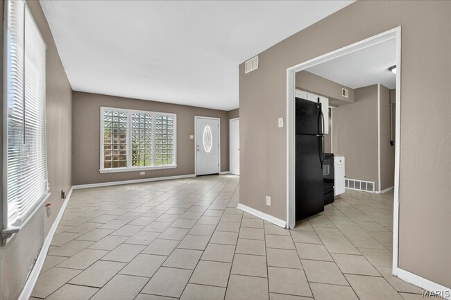 Building Photo - 6018 Evergreen Blvd