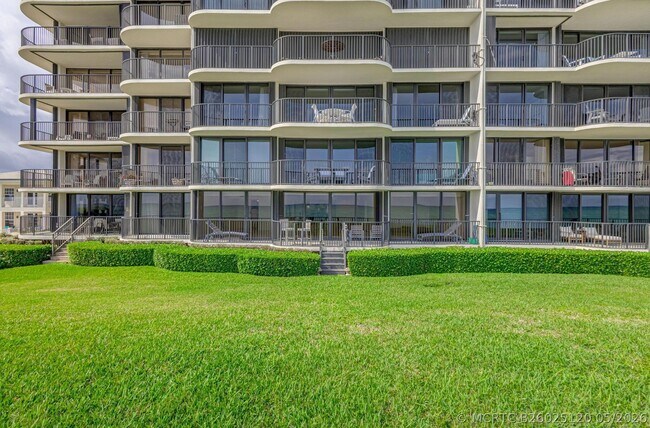 Building Photo - 400 S Beach Rd
