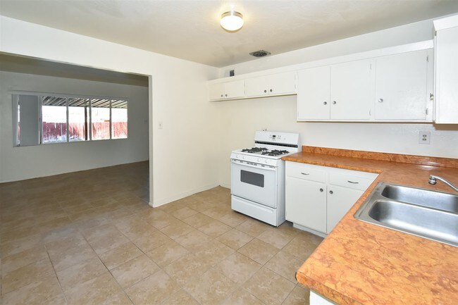 Building Photo - 2861 S 1st Ave