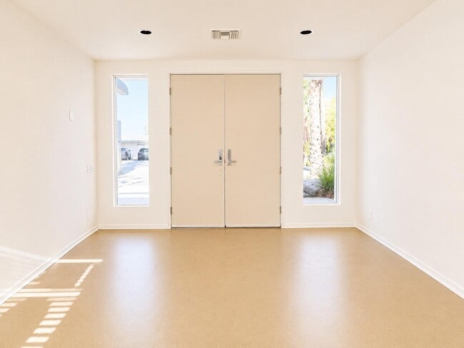 Building Photo - 866 N Topaz Cir