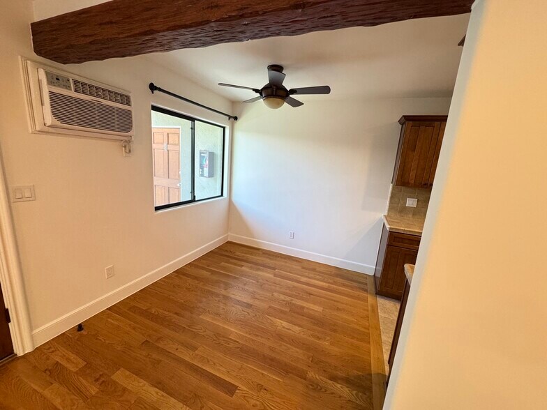 Building Photo - 625 N Hayworth Ave