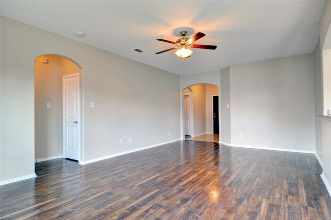 Building Photo - 120 Hamilton Dr