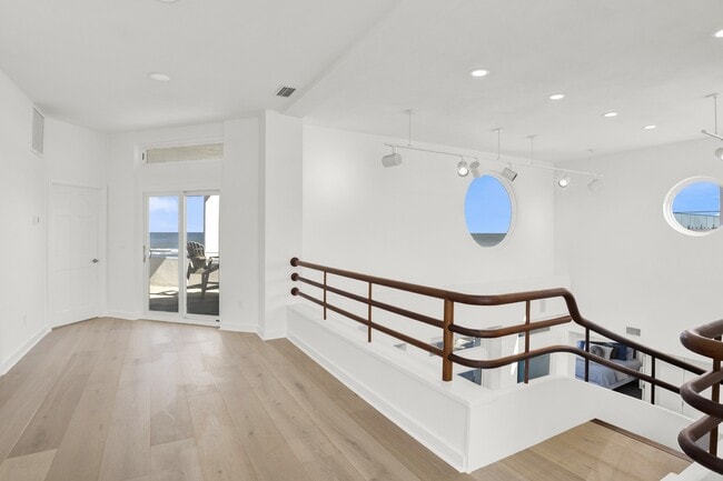 Building Photo - 435 Ocean Shore Blvd