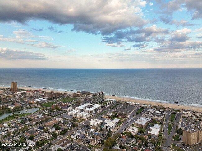 Building Photo - 218 3rd Ave