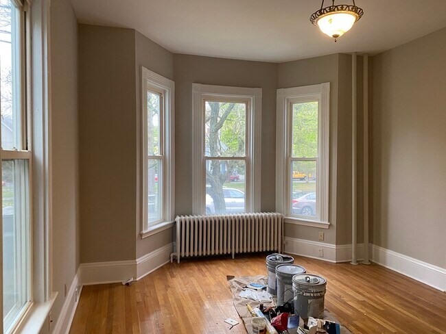 Building Photo - 320 Brookline St