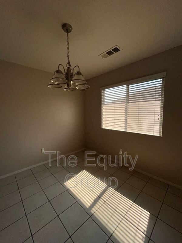 Building Photo - 2521 W Lark Ave