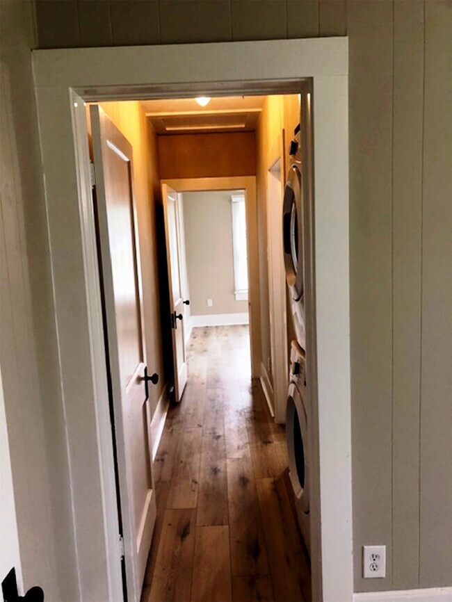 Building Photo - 3022 School St