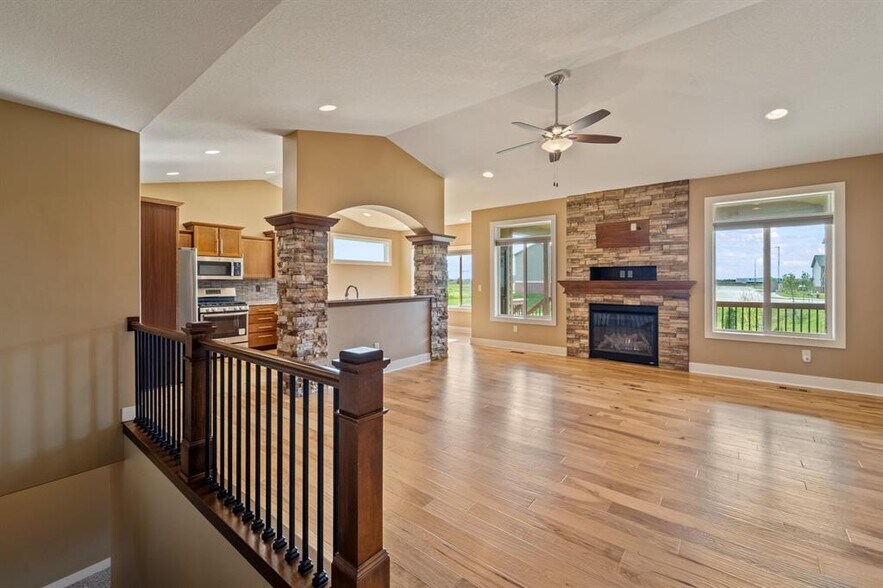 Building Photo - 916 NE Silkwood St