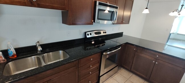 Building Photo - Beautiful Salt Lake Townhome!!!