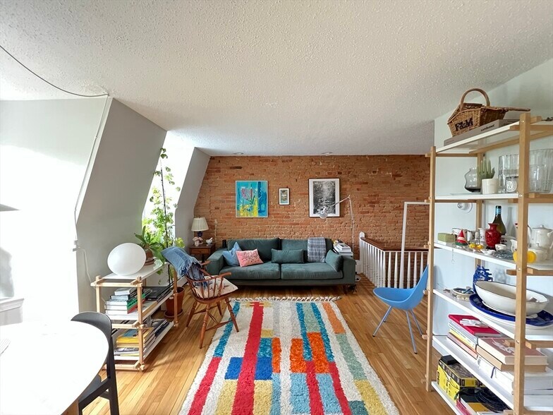 Primary Photo - 97 Appleton St