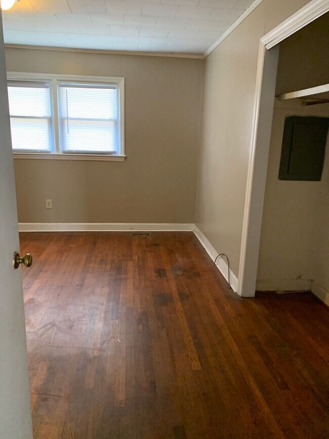 Building Photo - 235 Eastbrook Dr