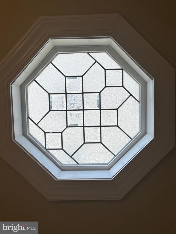 Building Photo - 422 Kansas Rd