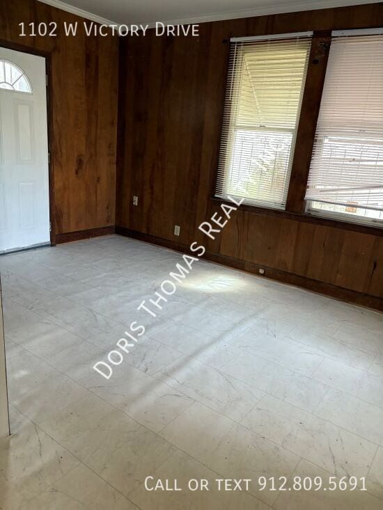 Building Photo - 1102 W Victory Dr