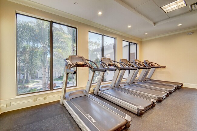 Building Photo - 17921 Villa Club Way