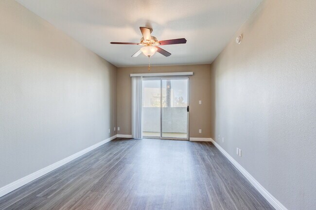 Building Photo - Smartly Designed 2-Bedroom Apartment in Prime Studio City Location