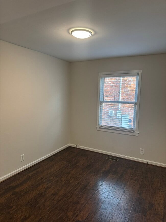 Building Photo - 2909 Clifton Ave