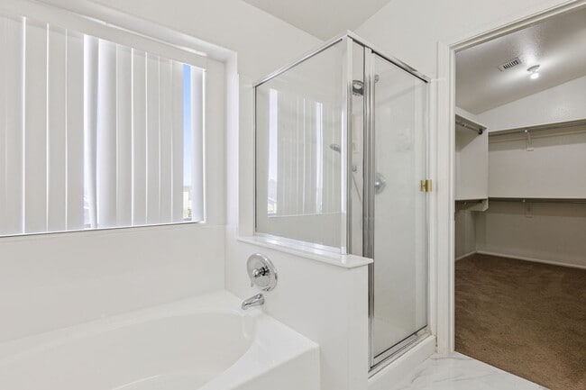 Building Photo - Spacious 2 Story 4 Bedroom 2.5 Bath Home Located in Circle Cross Ranch!