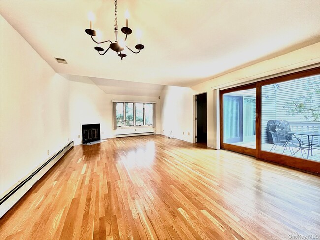 Building Photo - 15 Evon Ct