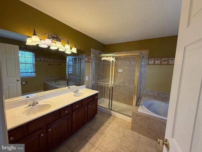 Building Photo - 18 Brushy Creek Cir
