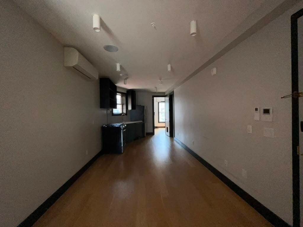 Building Photo - 42 Van Wagenen Ave
