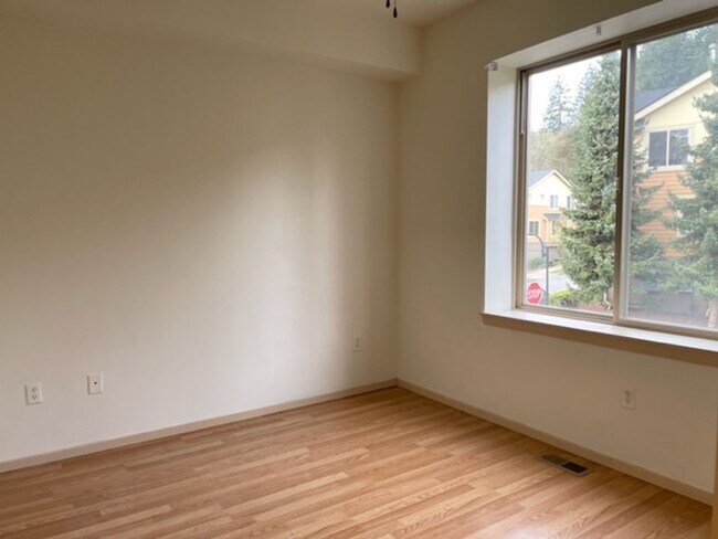 Building Photo - Beautiful 3 Bed 2.5 Bath Townhome in Talus, Issaquah