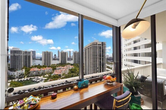 Building Photo - 1000 W Island Blvd