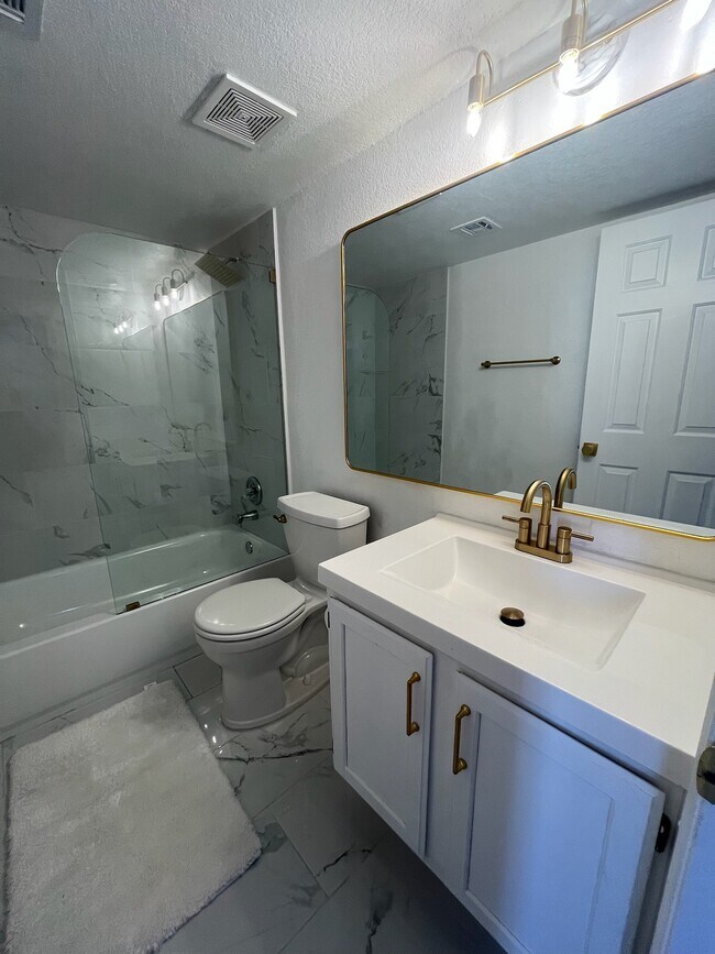 Building Photo - 10301 N 70th St