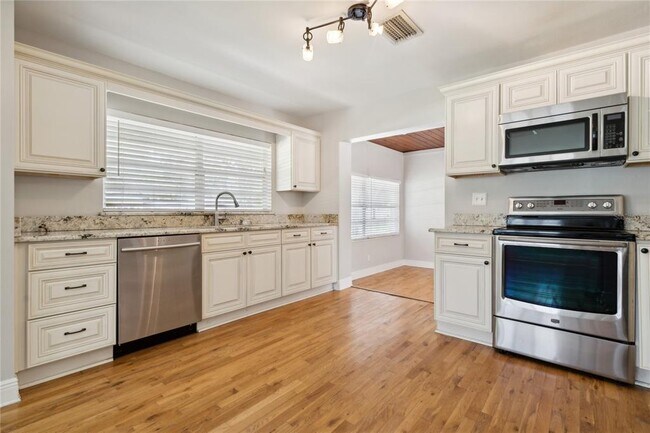 Building Photo - 4508 S Lois Ave