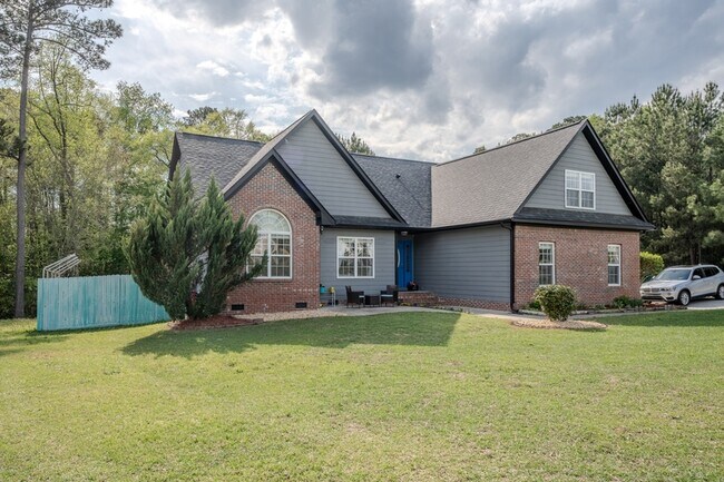 Building Photo - 220 Dolphin Dr