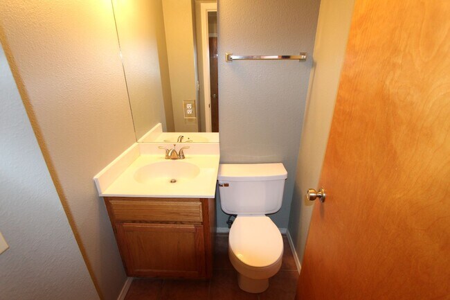 Building Photo - MOVE IN READY! Charming 2-Bedroom Townhome...
