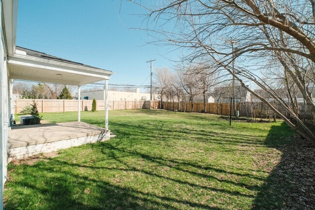 Building Photo - 13621 Vernon St