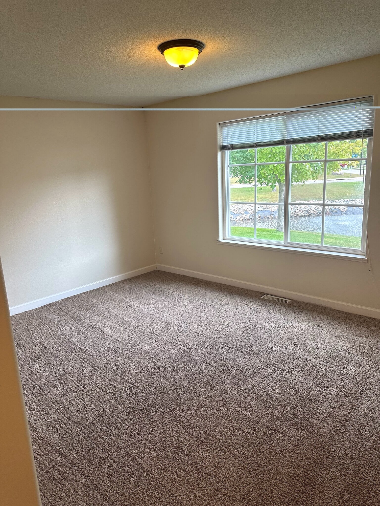 Building Photo - 1729 Emerald Trl SE