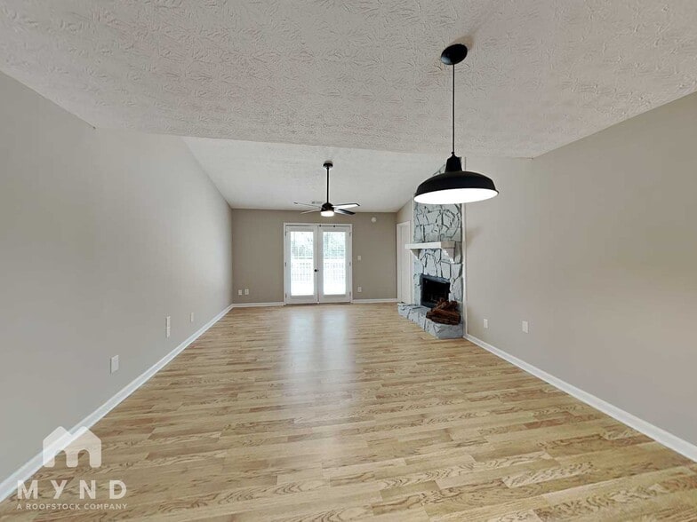 Building Photo - 134 Oak Cir S