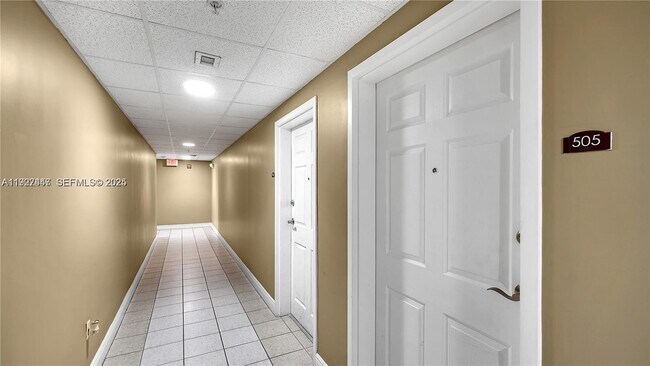 Building Photo - 120 Douglas Rd