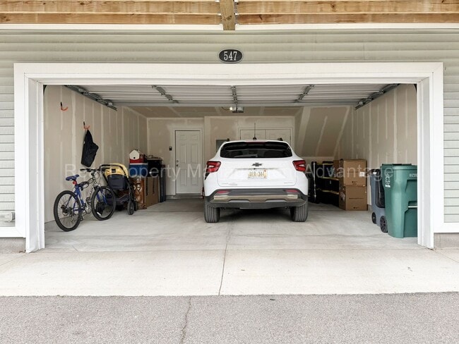 Building Photo - Modern 2020 Built Townhome Just Steps from Downtown Ferndale!