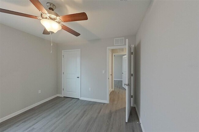 Building Photo - 8710 SW 44th Ct