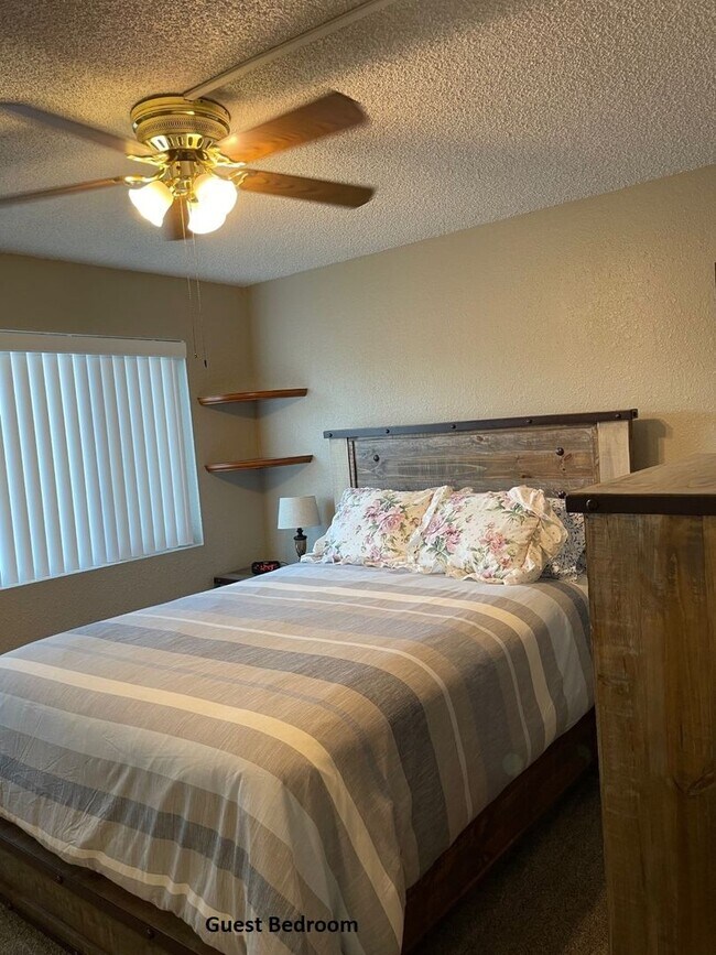 Building Photo - Available May 1st, 2026! Furnished, ground floor unit!