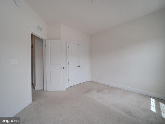 Building Photo - 8832 Englewood Farms Dr