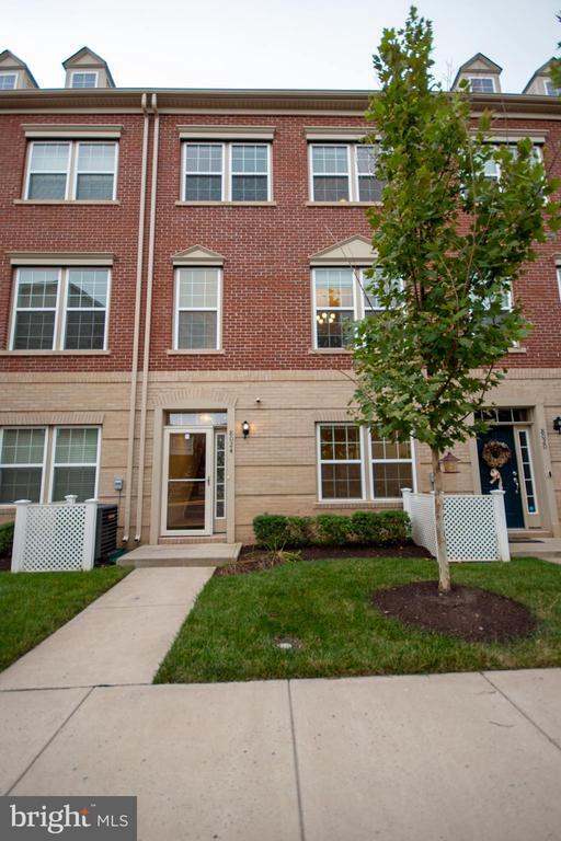 Building Photo - 8024 Cayzer Ln