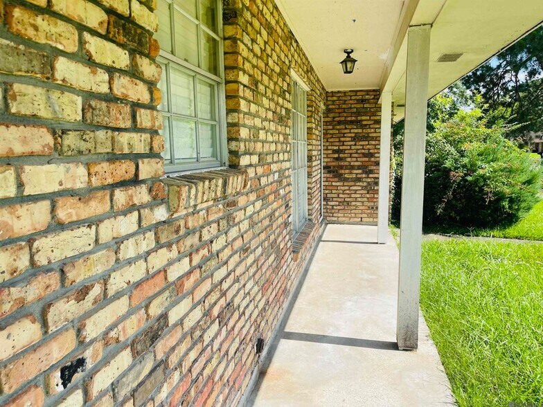 Building Photo - 4036 Ridgemont Dr