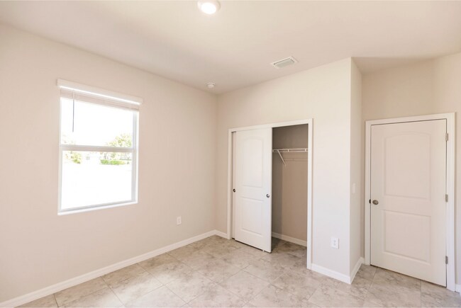 Building Photo - 3603 NE 12th Ct