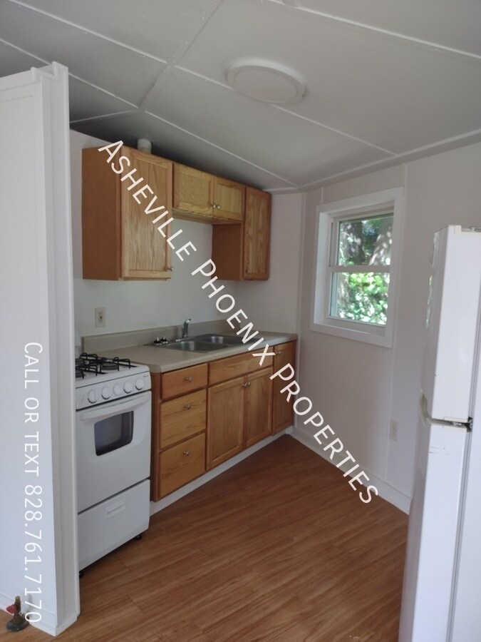 Building Photo - 25 Howland Rd