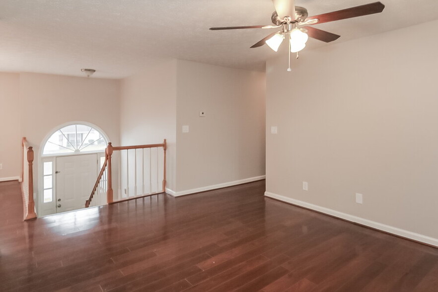 Building Photo - 691 River Valley Dr